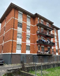 Foto Appartamento in Via Al Ponte, Ghisalba di 83 m² con 5 locali all'asta