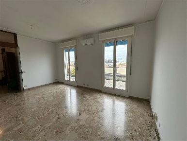 Foto Attico a Modena di 136 m² con 5 locali in vendita