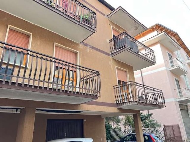 Foto Appartamento in VIA SAN LIBERTINO, Fondi Centro di 128 m² con 7 locali