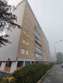 Foto Appartamento in Via Celeste Negarville, Torino di 85 m² con 6 locali