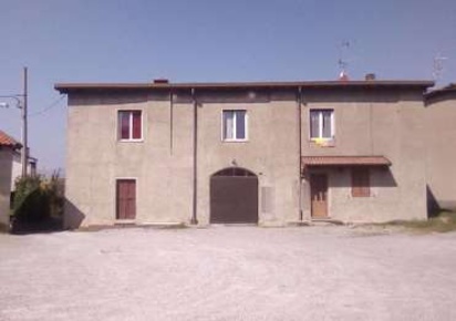 Foto Appartamento in Via Pastore, Molteno di 128 m² con 5 locali all'asta