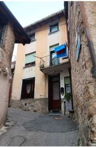 Foto Appartamento in Via alla Rocca, Pasturo di 107 m² con 6 locali