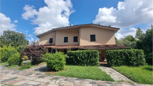 Foto Villa a schiera a Ameglia di 160 m² con 7 locali in vendita