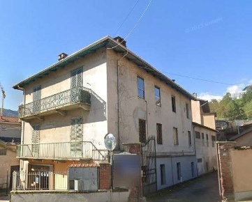 Foto Appartamento in Via Umberto I, Lanzo Torinese di 101 m² con 4 locali