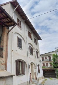 Foto Appartamento in Vicolo Porta, Cermenate di 75 m² con 5 locali all'asta