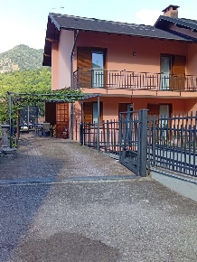 Foto Villa a schiera in Via Francesco Beldi, Omegna Centro di 130 m²