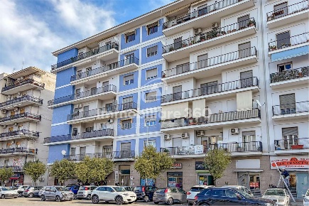 Foto Appartamento in Via Medaglie D'oro 92, Cosenza Centro di 122 m²