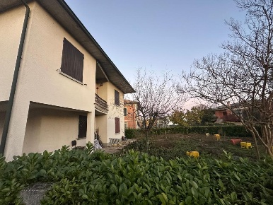 Foto Villa unifamiliare in via villa 130, Besenzone Centro di 180 m²