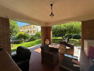 Foto Case semi ndipendenti a Santo Stefano di Magra di 150 m² con 5 locali