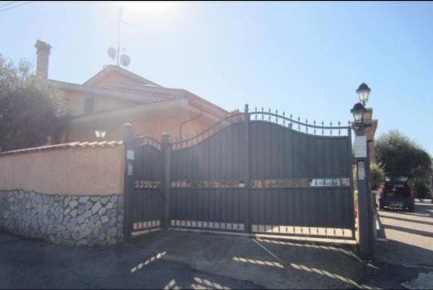 Foto Villa unifamiliare a Roma Castelverde di 115 m² in vendita