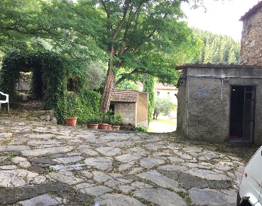 Foto Rustico in Via di Filettole, Prato Castellina di 350 m² con 7 locali