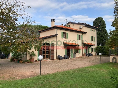 Foto Villa unifamiliare in Via Poggio alla Farnia 42, Fauglia di 242 m²