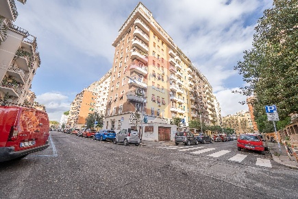 Foto Appartamento in Via Vetulonia, Roma San Giovanni di 61 m² con 2 locali