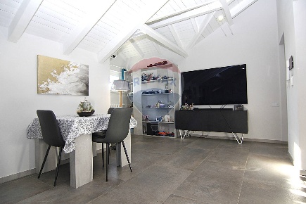 Foto Appartamento in via san martino, Viggiù Centro di 103 m² con 3 locali