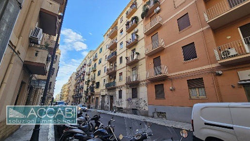Foto Appartamento in Via Costantino Nigra, Palermo di 100 m² con 4 locali