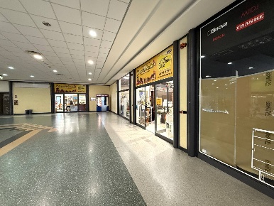 Foto Negozio in viale Magna Grecia, Catanzaro Fortuna - Corvo di 115 m²