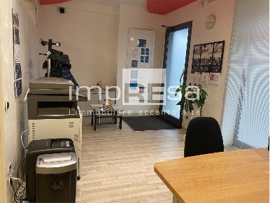 Foto Ufficio a Montebelluna Centro di 190 m² con 4 locali in vendita