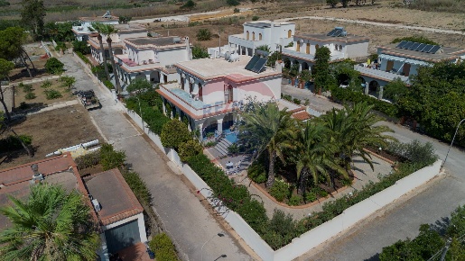 Foto Villa unifamiliare a Modica Marina di Modica di 220 m² con 10 locali