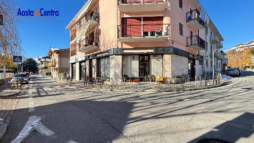 Foto Locale commerciale in Via Mont Velan, Aosta Centro di 43 m² in vendita