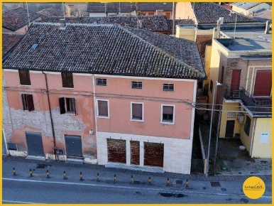Foto Villa a schiera in Via Nazionale, Argenta di 250 m² con 10 locali