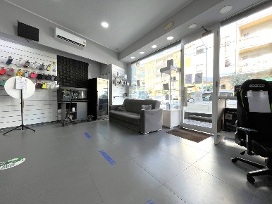 Foto Negozio in Via Torrazzo, Catanzaro Catanzaro Lido di 80 m² in vendita