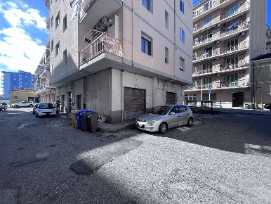 Foto Negozio in Traversa Crotone, Catanzaro Catanzaro Lido di 105 m²