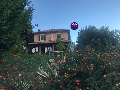 Foto Villa singola in VIA MONTE MATERA, Colli al Metauro di 439 m²