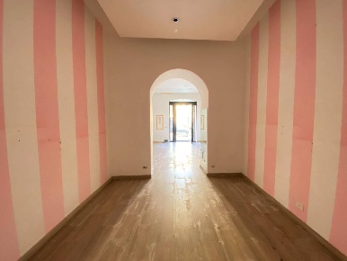 Foto Negozio in Corso Giuseppe Mazzini, Catanzaro Centro Storico di 60 m²