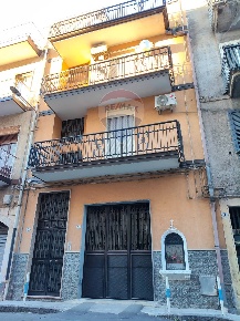 Foto Casa indipendente in Via Merano, Paternò di 280 m² con 8 locali