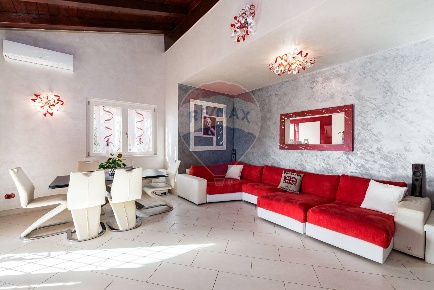 Foto Case semi ndipendenti in Via Medardo Rosso 24, Roma Acilia di 190 m²