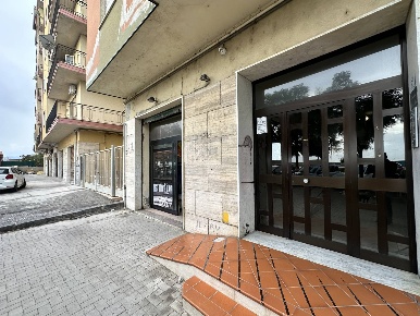 Foto Negozio in via Lungomare Stefano Pugliese, Catanzaro Catanzaro Lido