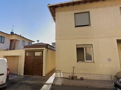 Foto Magazzino in Via Enrico Toti, Cecina di 9 m² con 1 locali in vendita