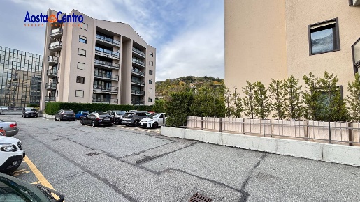 Foto Box in Regione Borgnalle, Aosta Centro di 31 m² con 1 locali