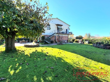 Foto Villa bifamiliare a Lucca Monte San Quirico - Tre Cancelli di 150 m²