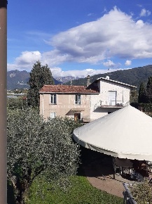 Foto Casale a Massa Cinque Vie di 200 m² con 10 locali in vendita