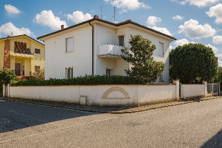 Foto Villa unifamiliare a Casciana Terme Lari Le Casine Perignano Spinelli