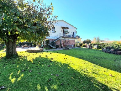 Foto Villa bifamiliare a Lucca Monte San Quirico - Tre Cancelli di 150 m²