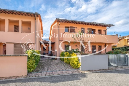 Foto Villa a schiera a Bientina di 118 m² con 5 locali in vendita