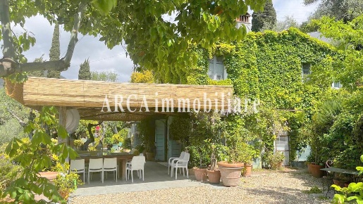 Foto Rustico a Pietrasanta di 150 m² con 5 locali in vendita