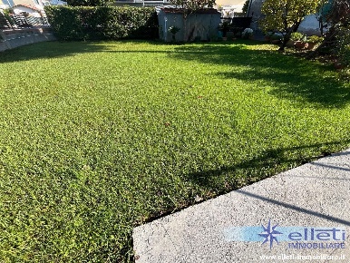 Foto Casa indipendente a Massa Marina di Massa Centro di 100 m² in vendita