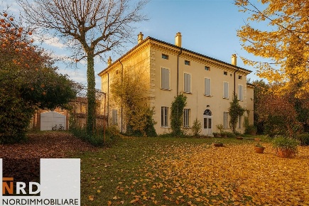 Foto Villa unifamiliare in Ferrari, Marmirolo Centro di 800 m² in vendita