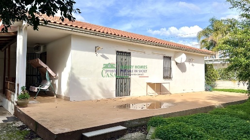 Foto Casa indipendente in via mare ionio, Ragusa di 127 m² con 4 locali