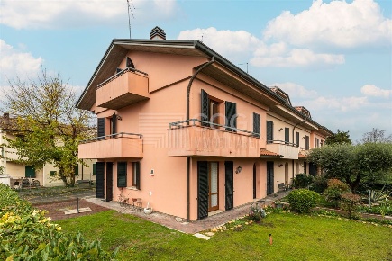 Foto Villa a schiera in via Quarantola, Lugo di 172 m² con 4 locali