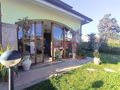 Foto Villa bifamiliare in Via Anguillarese, Anguillara Sabazia Centro