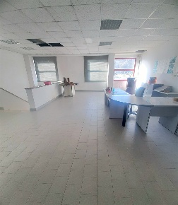 Foto Capannone industriale a Gornate Olona di 800 m² con 10 locali