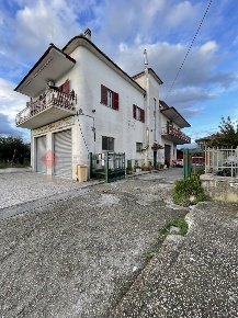 Foto Appartamento in Via Appia 1785, Minturno Centro di 127 m² con 4 locali