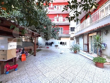 Foto Appartamento in Vincenzo Ciardo, Napoli Soccavo di 90 m² con 4 locali