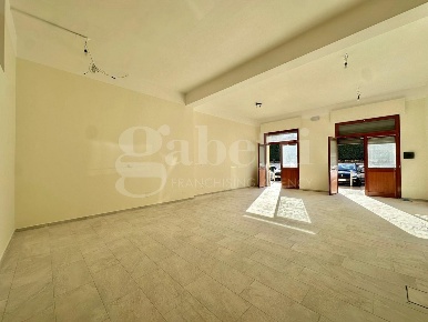 Foto Negozio in Adda, Marano di Napoli di 70 m² con 1 locali in vendita
