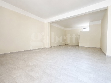 Foto Negozio in Via Adda 29, Marano di Napoli di 70 m² con 1 locali