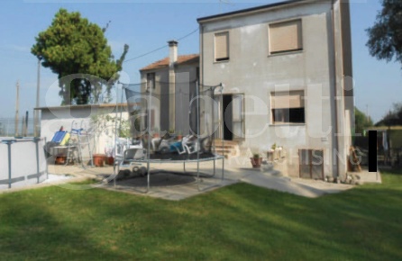 Foto Casa indipendente in Via rosinella 1635, Badia Polesine di 154 m²